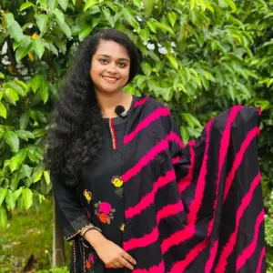 আড়ং ইন্সপায়ারড হ্যান্ডওয়ার্ক টাই-ডাই ওড়না থ্রি পিস