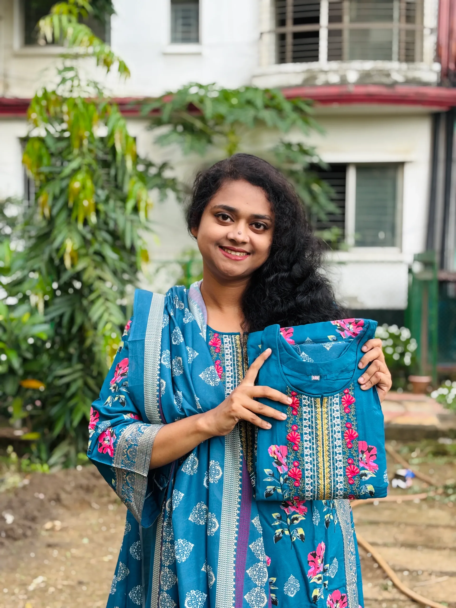 TB01 – Embroidered Viscose Cotton Jacquard 3-Piece