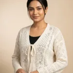 অফ হোয়াইট-পয়েন্টাল কোটি সোয়েটার